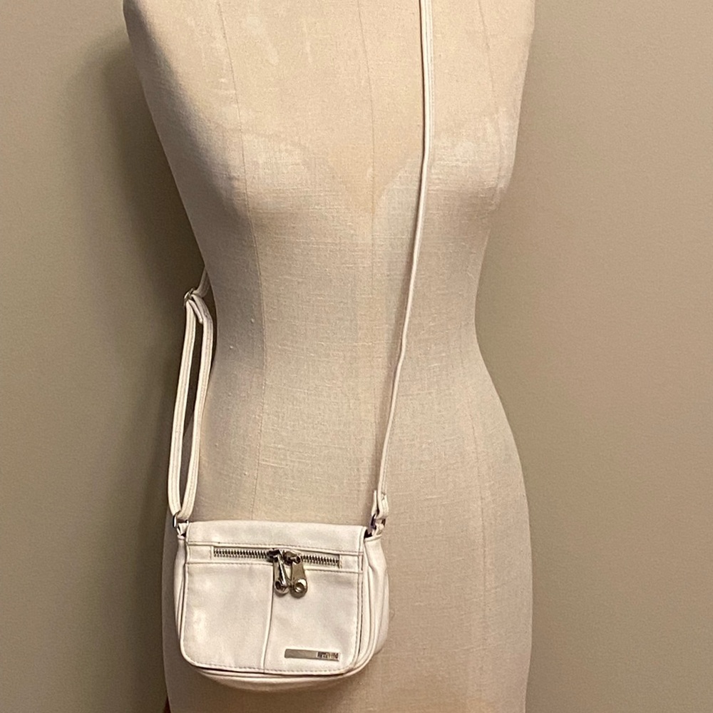 Kenneth Cole Reaction White Crossbody Mini Bag - Picture 1 of 10